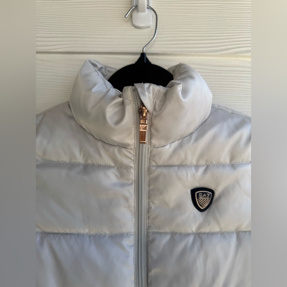 Emporio Armani girls 8A white/ Black Stripes puffer coat Girls - Picture 4 of 13
